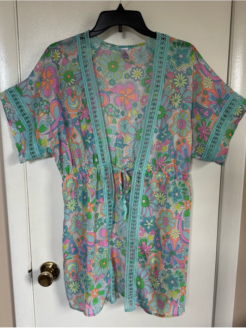 No Boundaries Pastel Floral Scoop Neck Top in Mint, Pink & Yellow Size S, (A-13)